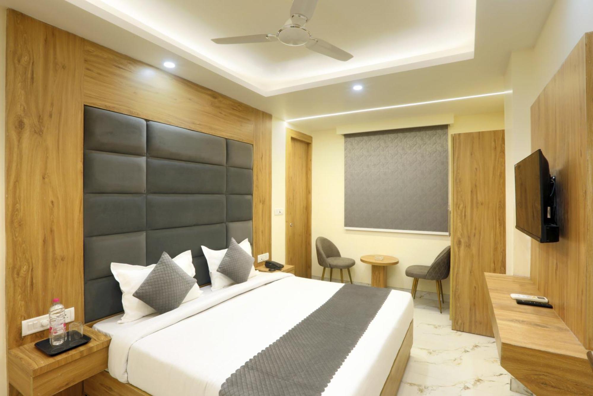 Hotel Luxe Manor Near Delhi Airport Nova Deli Exterior foto