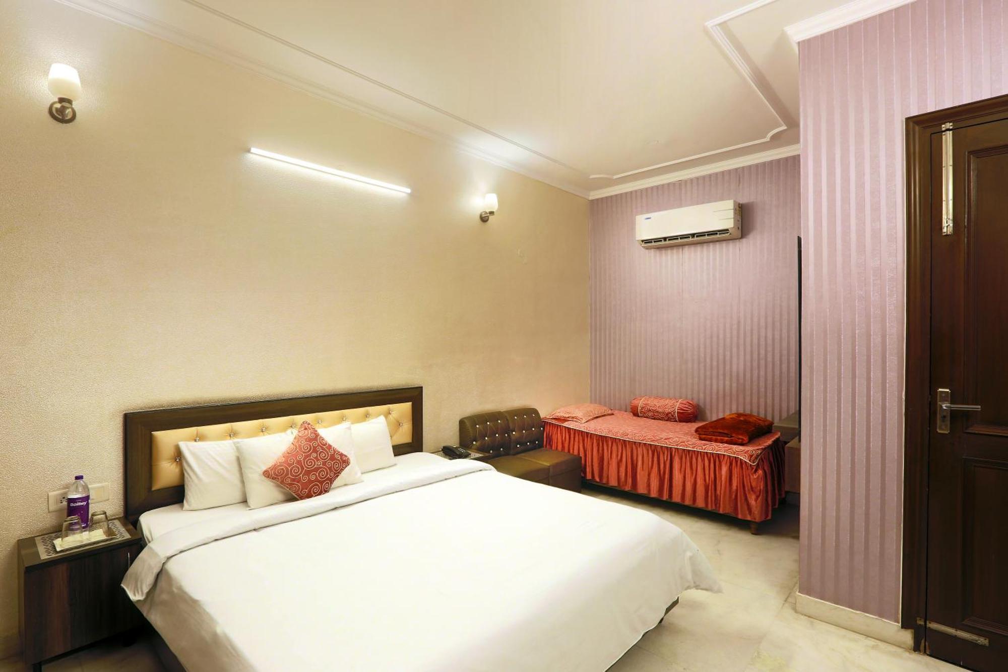 Hotel Luxe Manor Near Delhi Airport Nova Deli Exterior foto